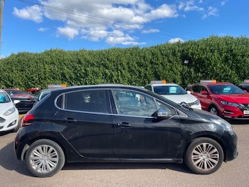 Used Peugeot 208 2017 for sale - 76035703: Photo