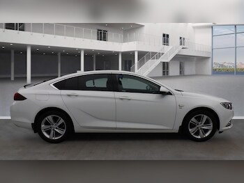 Used Vauxhall Insignia 2018 for sale - 76303205: Photo 3