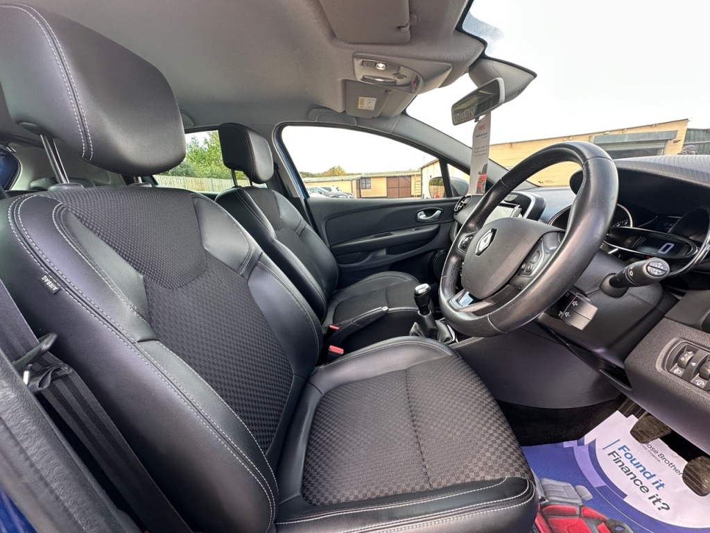 Used Renault Clio 2018 for sale - 76303180: Photo 25