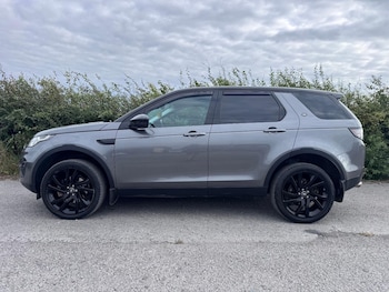 Used Land Rover Discovery Sport 2017 for sale - 76116980: Photo