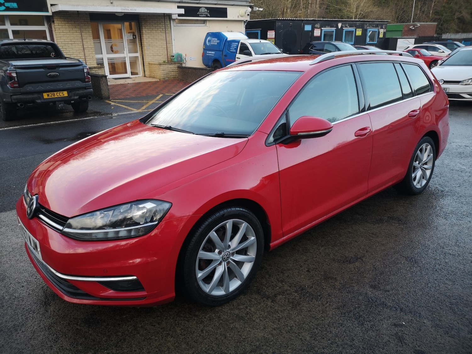 Used Volkswagen Golf 2017 for sale - 76896943: Photo 1