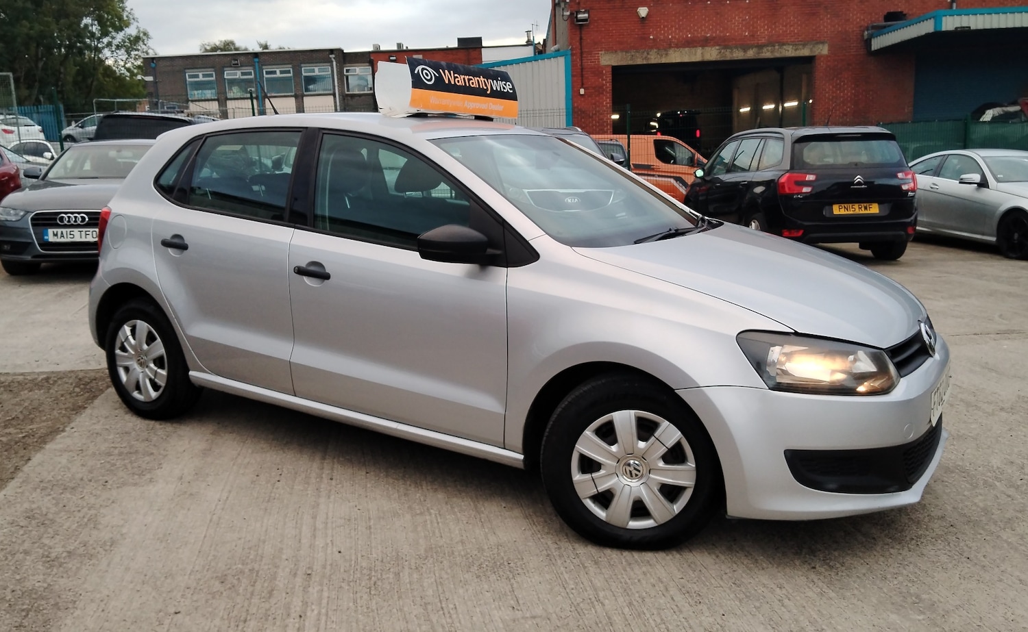 Used Volkswagen Polo 2012 for sale - 76213712: Photo 2