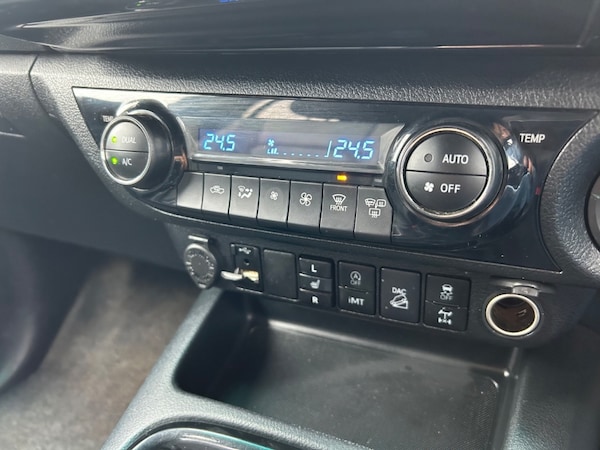 Used Toyota Hilux 2023 for sale - 76197153: Photo 34