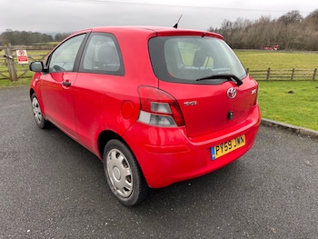 Used Toyota Yaris 2010 for sale - 77567647: Photo