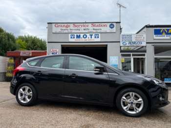 2011 (61) - 1.6 Zetec 5dr 11 SERVICE STAMPS