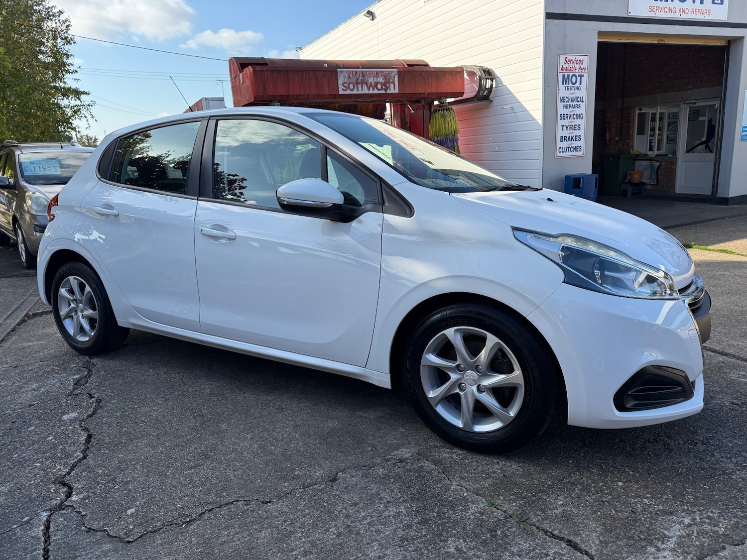 Used Peugeot 208 2017 for sale - 76252292: Photo 1
