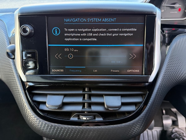 Used Peugeot 208 2017 for sale - 76252292: Photo 10