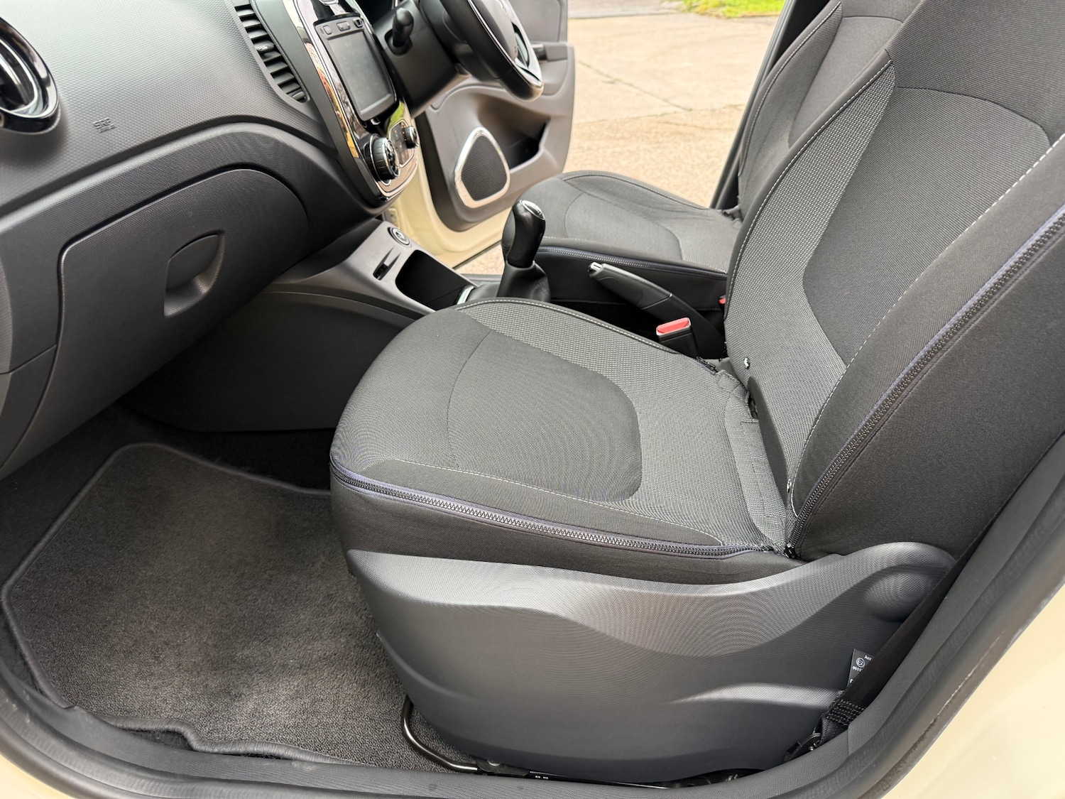 Used Renault Captur 2015 for sale - 77271885: Photo 13