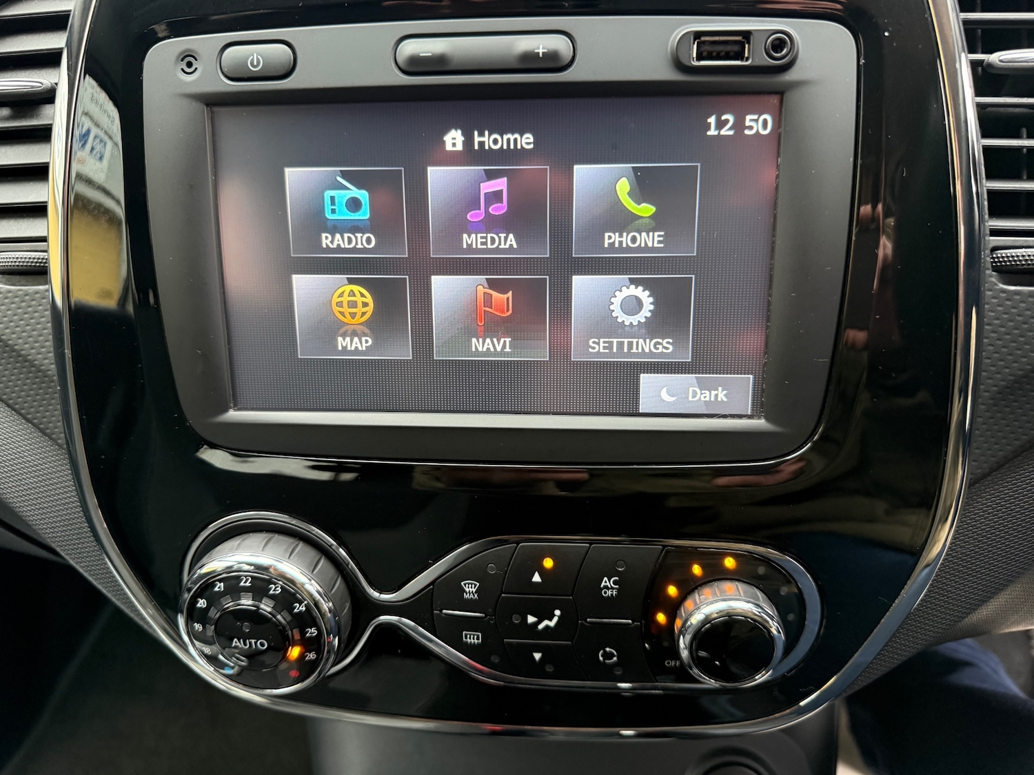 Used Renault Captur 2015 for sale - 77271885: Photo 19