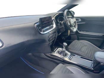 Used Kia XCeed 2023 for sale - 75996845: Photo 2