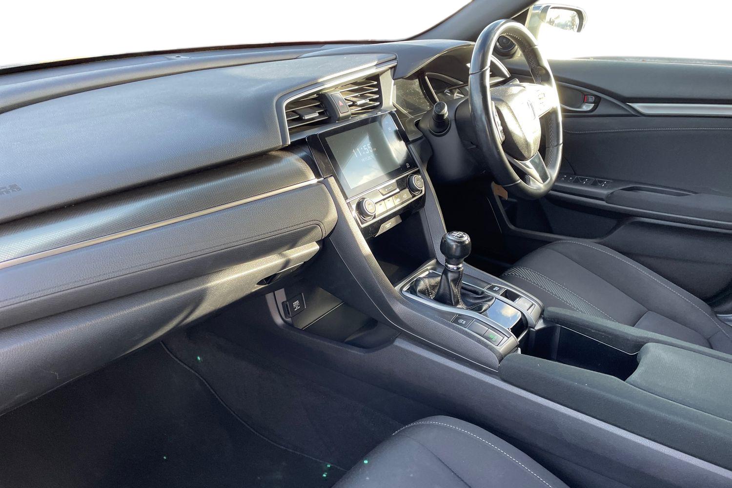 Used Honda Civic 2018 for sale - 76873793: Photo 2