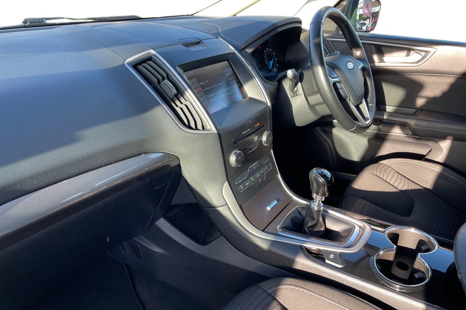 Used Ford S-Max 2015 for sale - 76872715: Photo 2