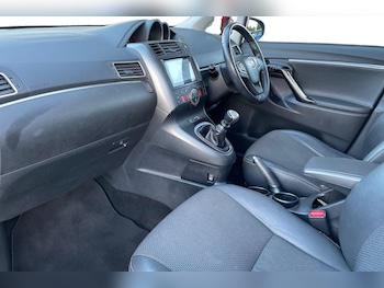Used Toyota Verso 2017 for sale - 76183944: Photo 2