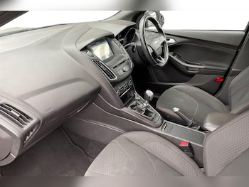 Used Ford Focus 2018 for sale - 76276299: Photo 2