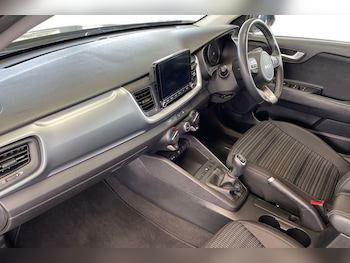 Used Kia Stonic 2024 for sale - 75664913: Photo