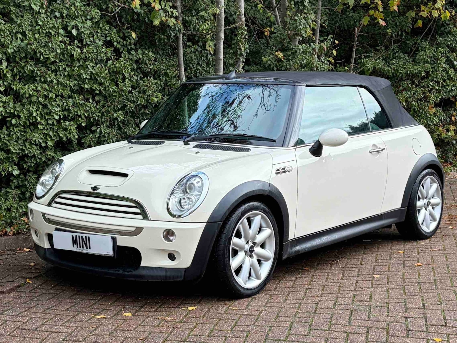 Used MINI Convertible 2005 for sale - 76707410: Photo 1