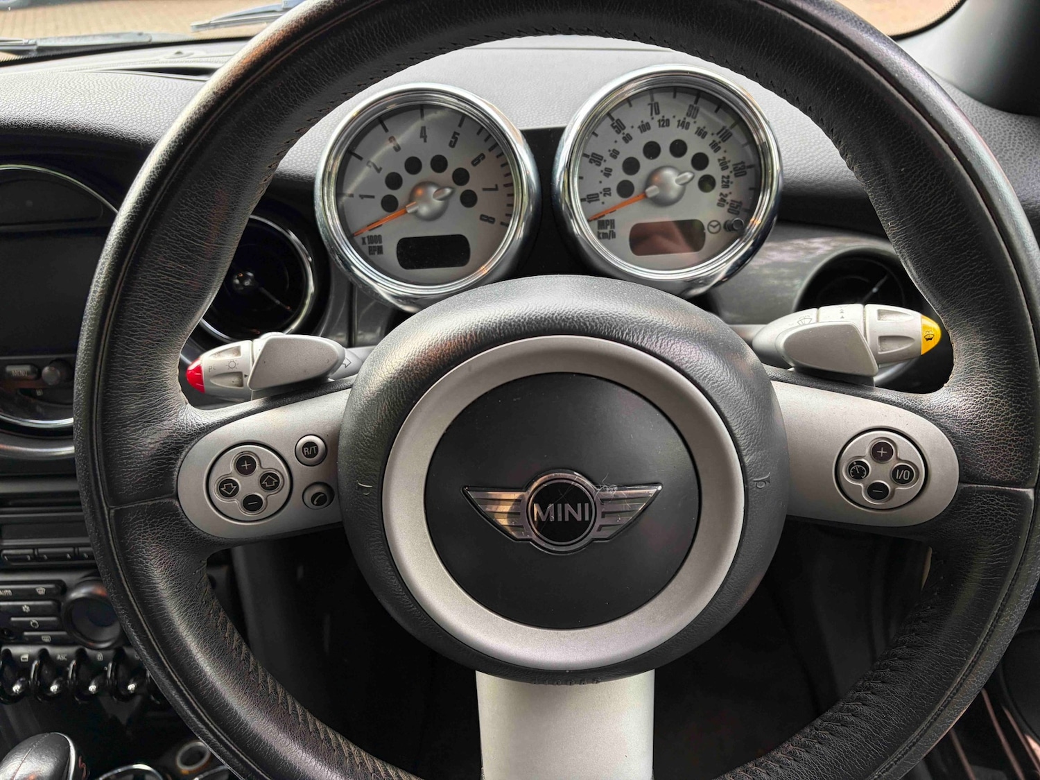 Used MINI Convertible 2005 for sale - 76707410: Photo 4