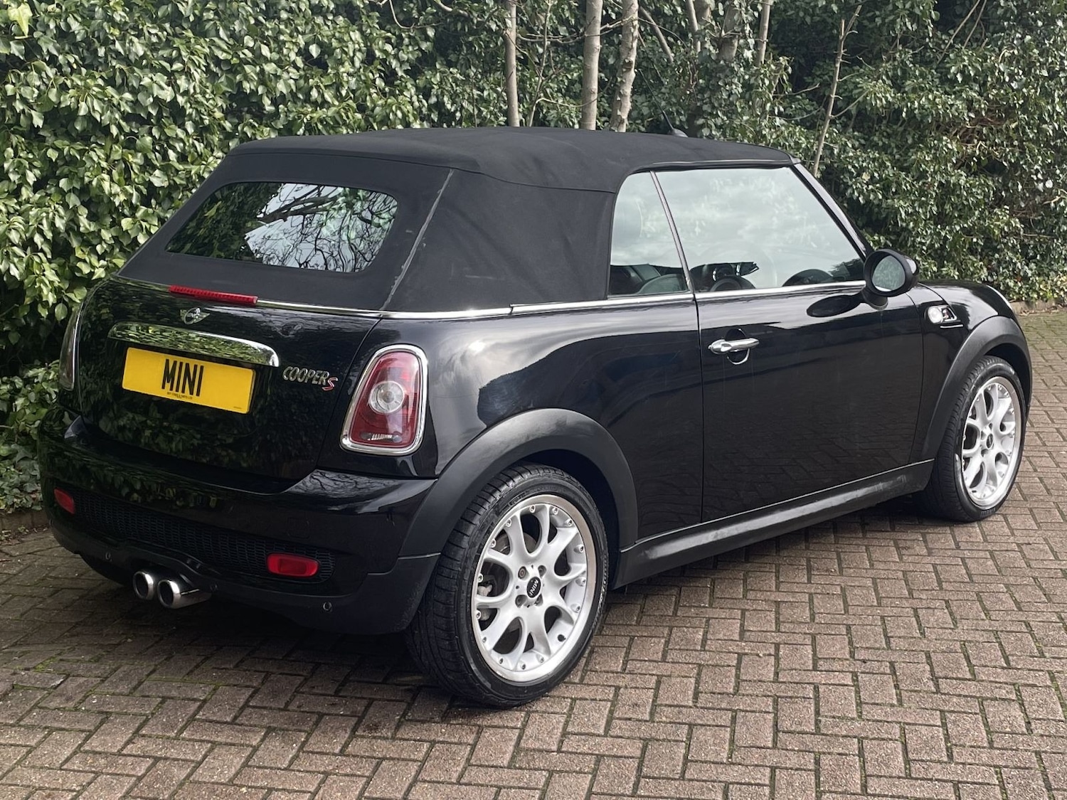 Used MINI Convertible 2009 for sale - 76156396: Photo 2