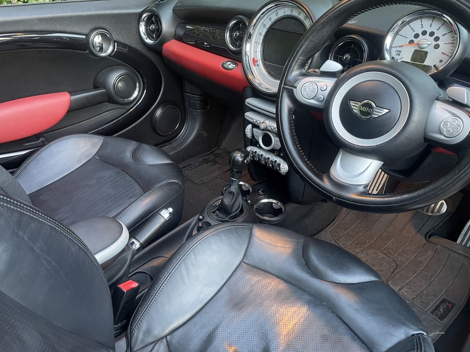 Used MINI Convertible 2010 for sale - 77197325: Photo 4