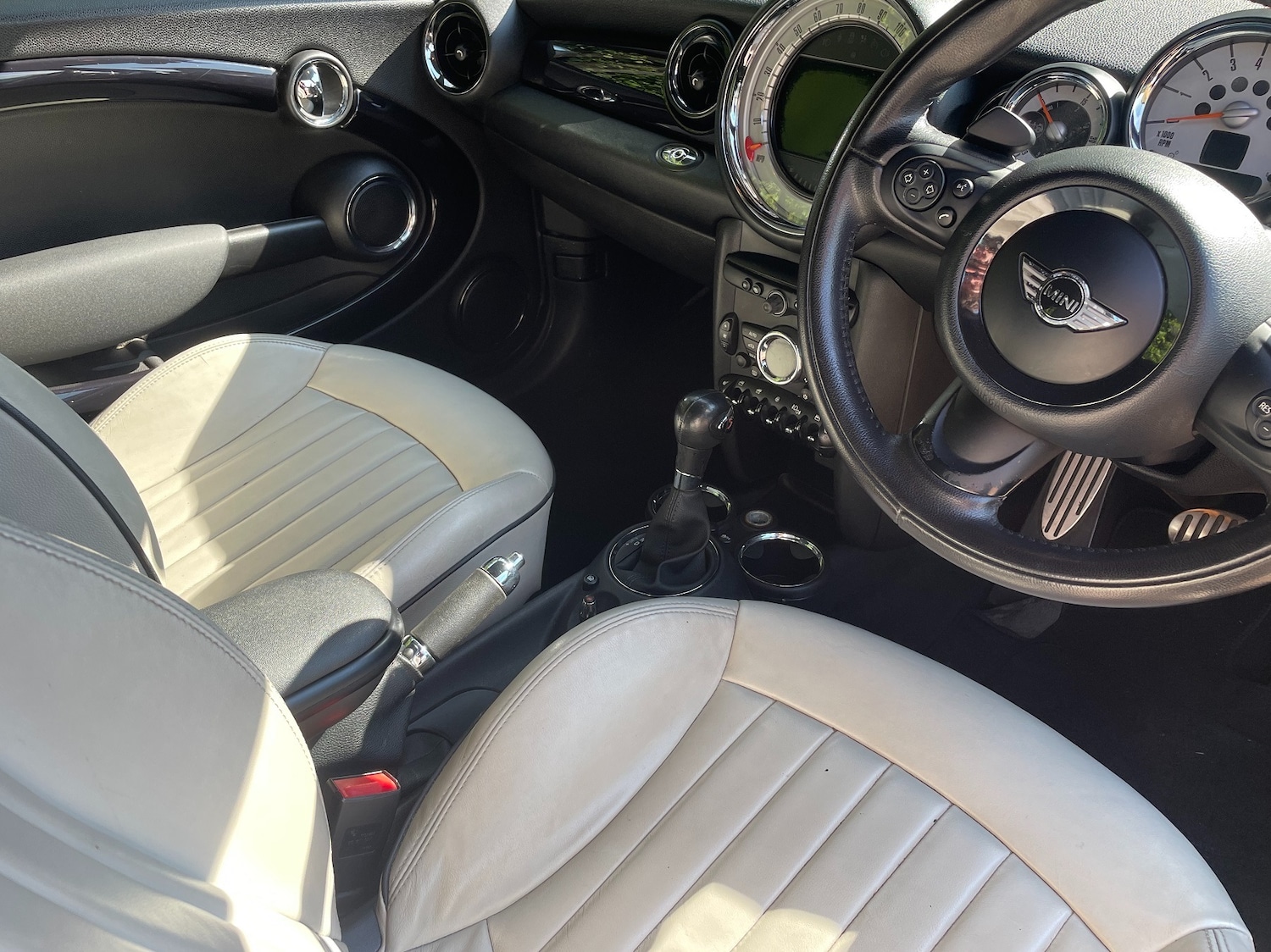 Used MINI Convertible 2011 for sale - 76405487: Photo 3