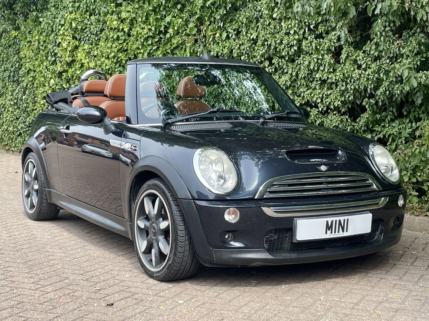 Used MINI Convertible 2007 for sale - 76640080: Photo 2