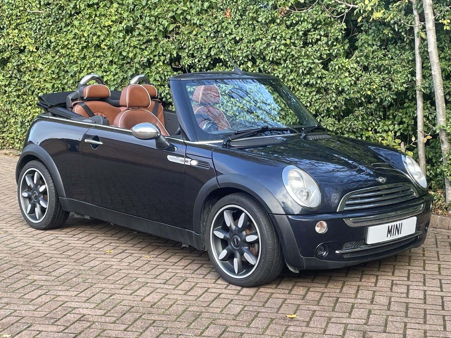 Used MINI Convertible 2008 for sale - 76735592: Photo 2