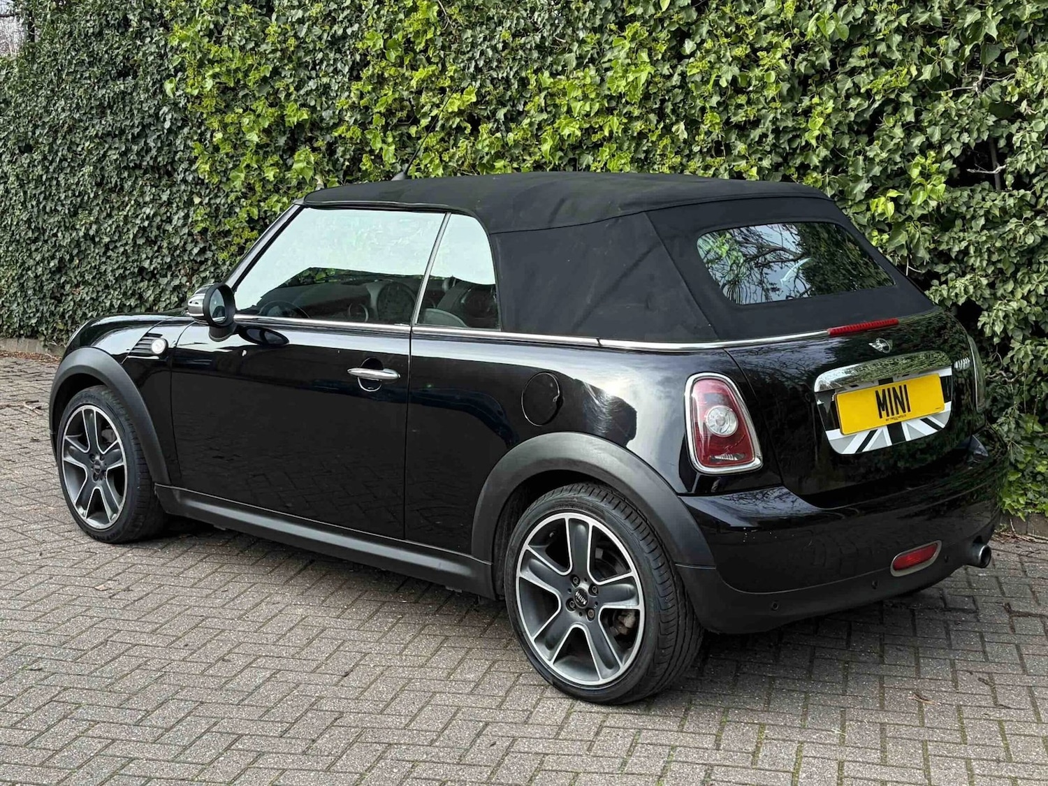 Used MINI Convertible 2010 for sale - 77988633: Photo 10