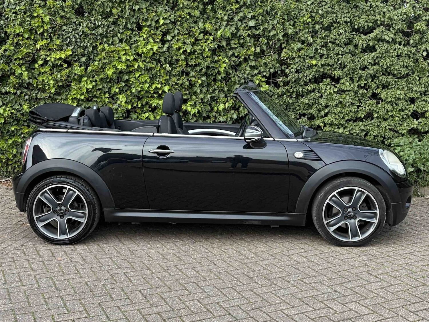 Used MINI Convertible 2010 for sale - 77988633: Photo 3