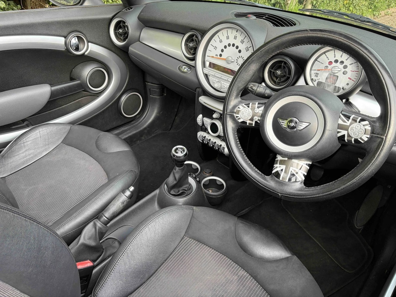 Used MINI Convertible 2010 for sale - 77988633: Photo 4