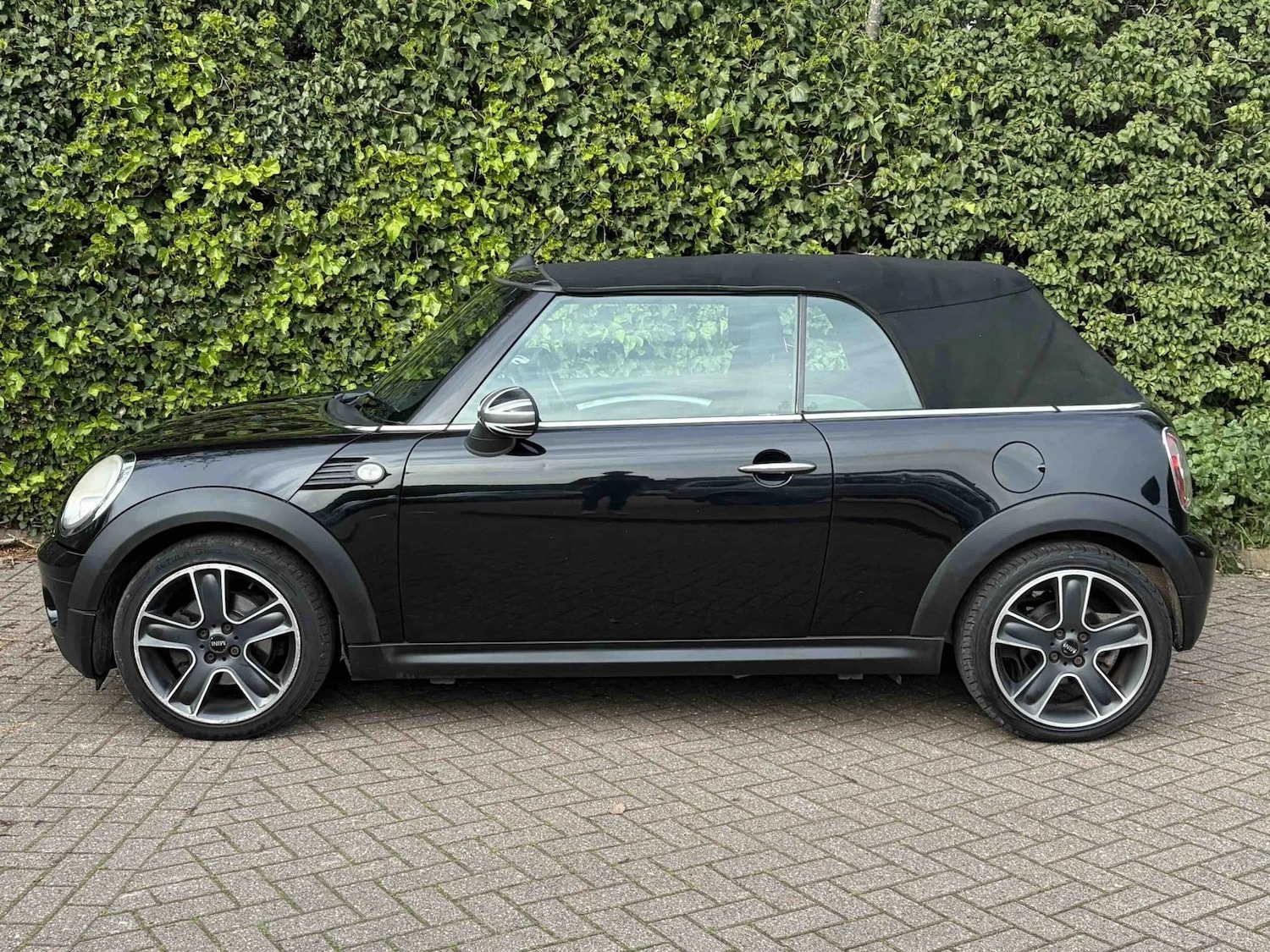 Used MINI Convertible 2010 for sale - 77988633: Photo 8