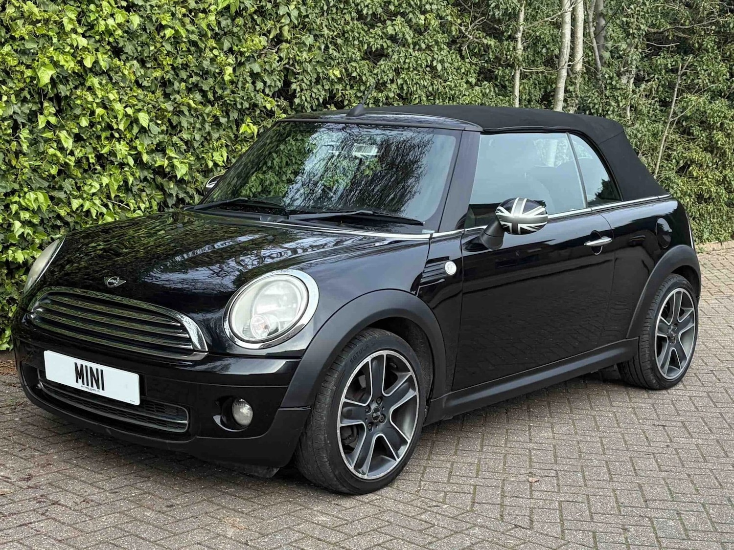 Used MINI Convertible 2010 for sale - 77988633: Photo 9