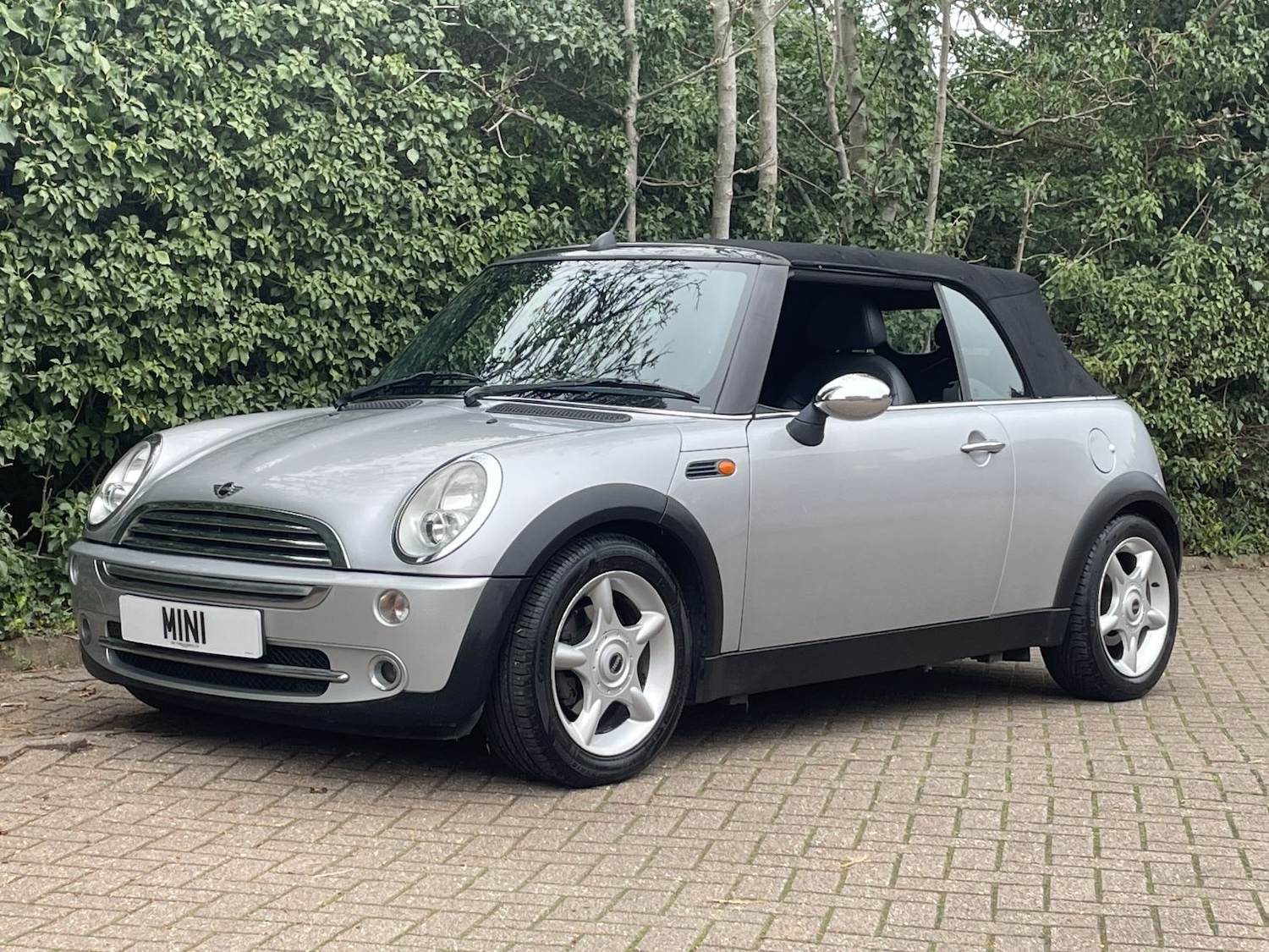 Used MINI Convertible 2005 for sale - 77845404: Photo 10