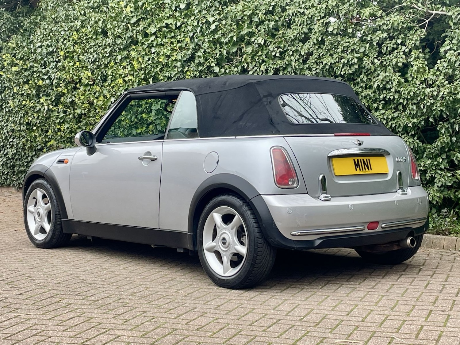 Used MINI Convertible 2005 for sale - 77845404: Photo 12