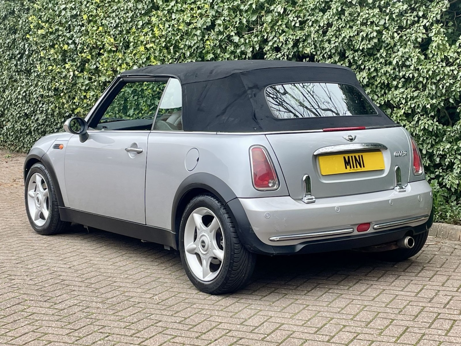 Used MINI Convertible 2005 for sale - 77845404: Photo 13