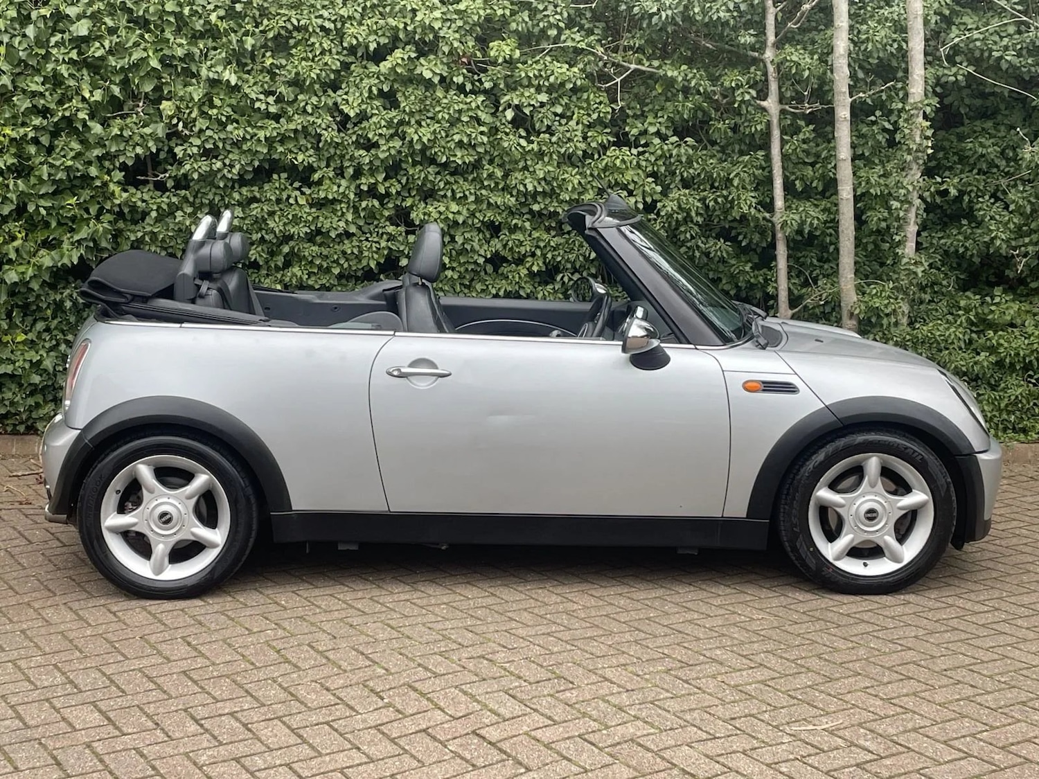 Used MINI Convertible 2005 for sale - 77845404: Photo 3