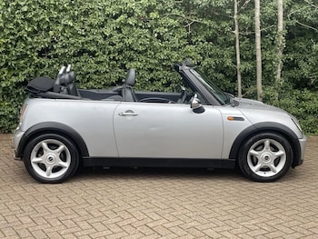 Used MINI Convertible 2005 for sale - 77845404: Photo