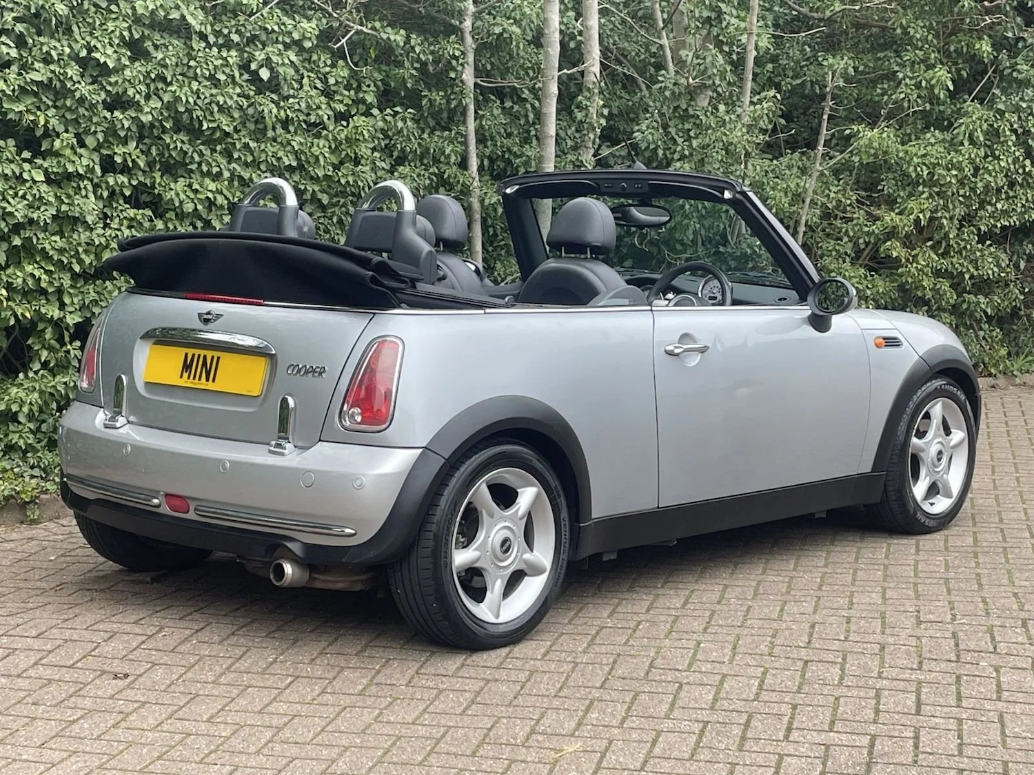Used MINI Convertible 2005 for sale - 77845404: Photo 4