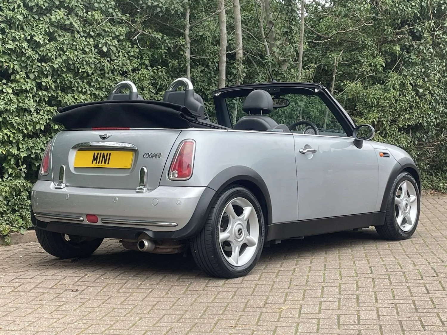 Used MINI Convertible 2005 for sale - 77845404: Photo 5