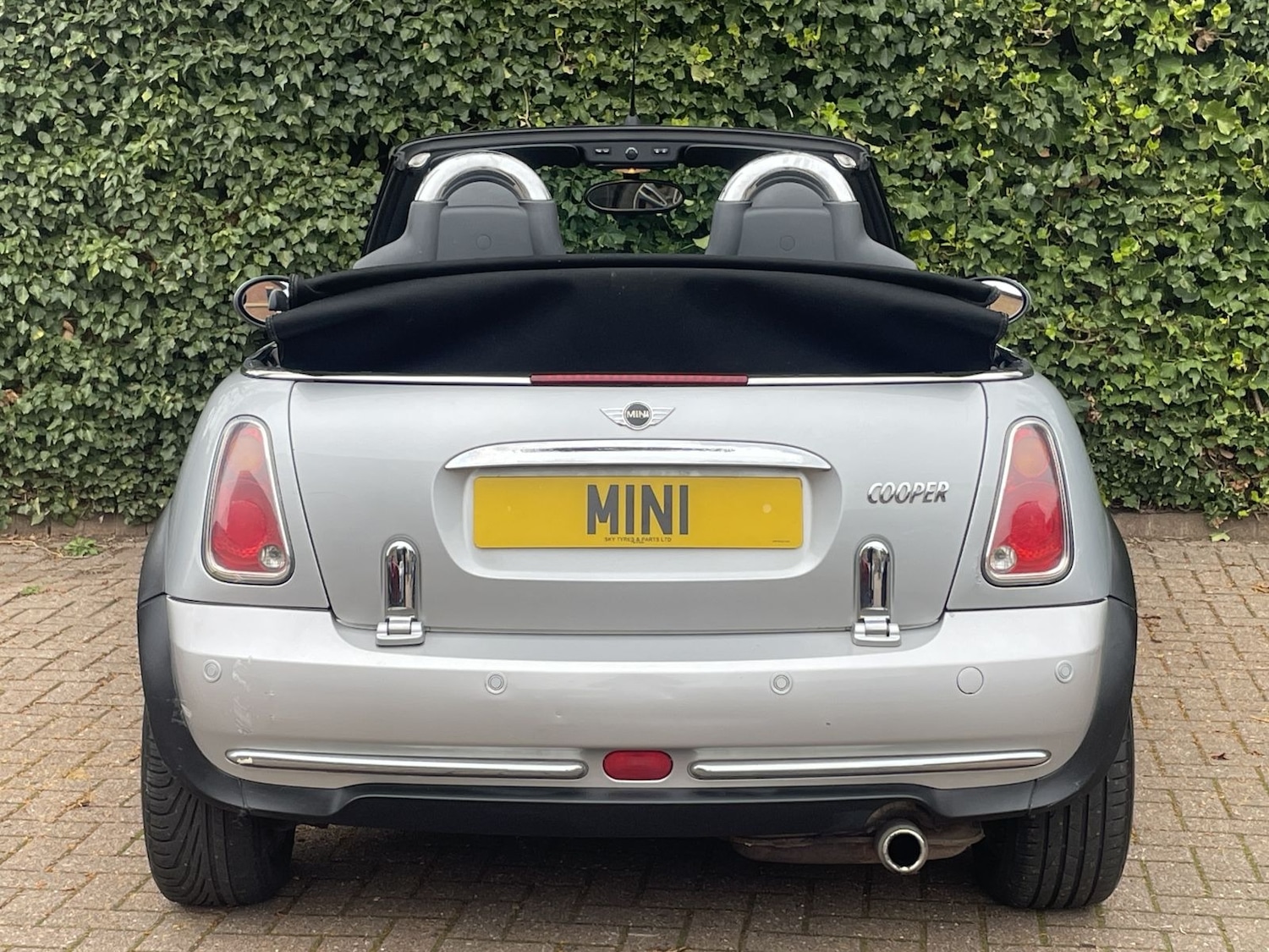 Used MINI Convertible 2005 for sale - 77845404: Photo 8