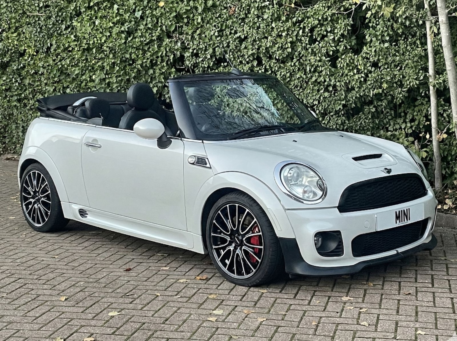 Used MINI Convertible 2010 for sale - 76718783: Photo 2