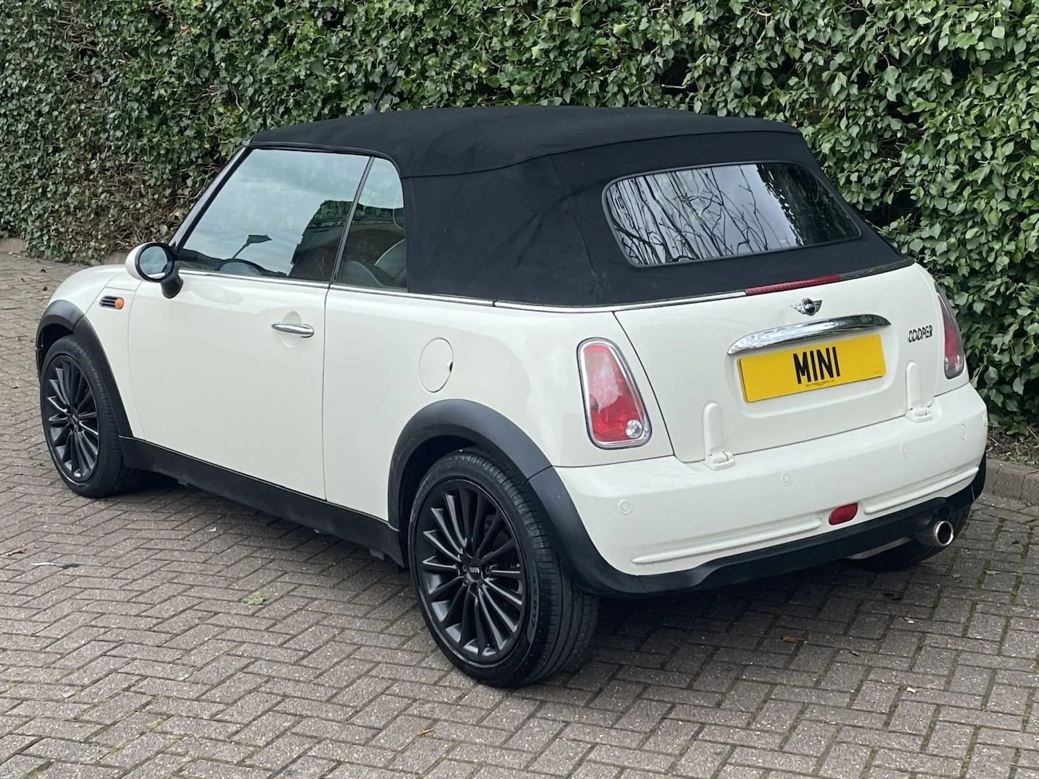 Used MINI Convertible 2006 for sale - 77663079: Photo 8