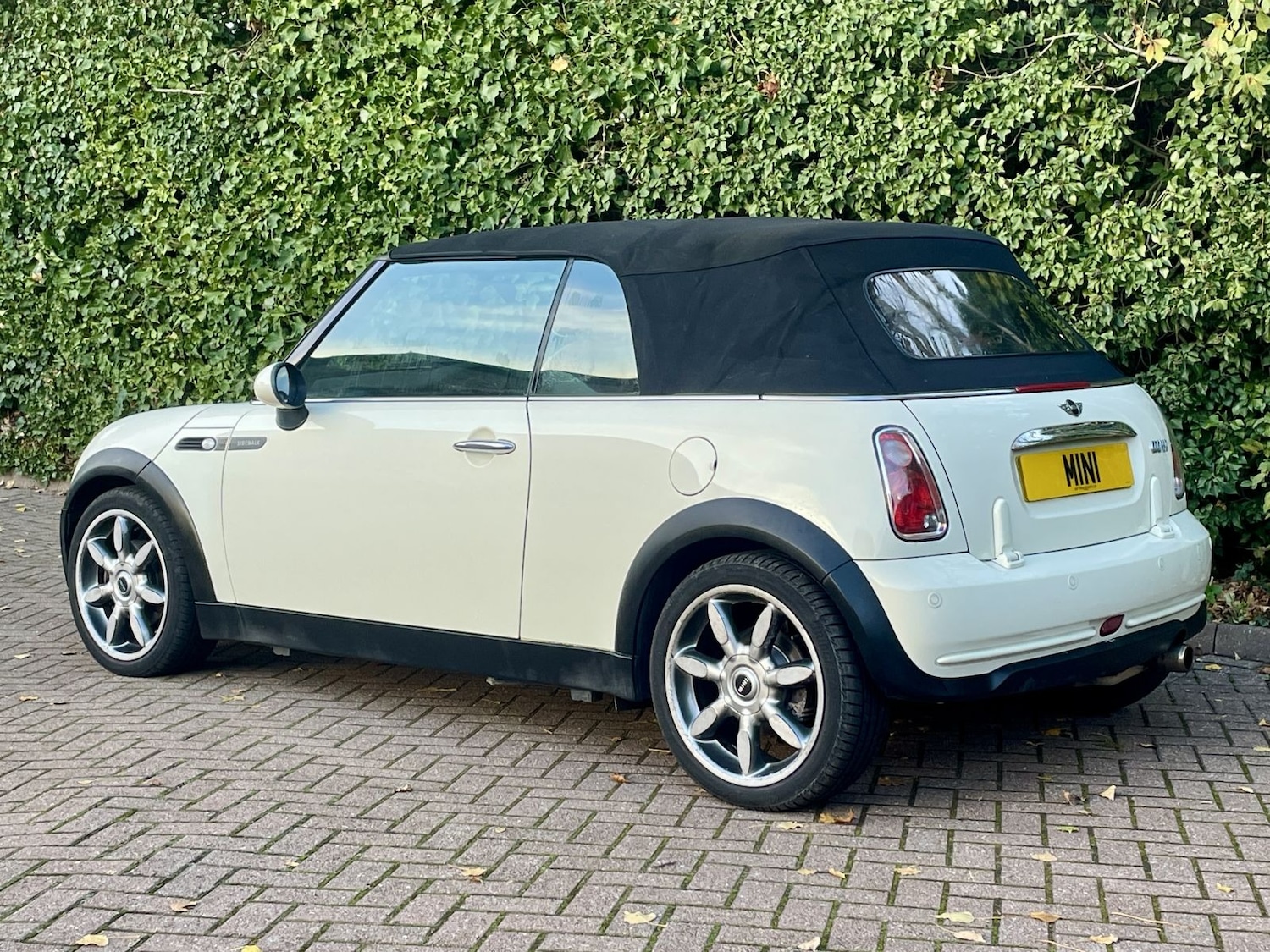 Used MINI Convertible 2007 for sale - 76718817: Photo 16