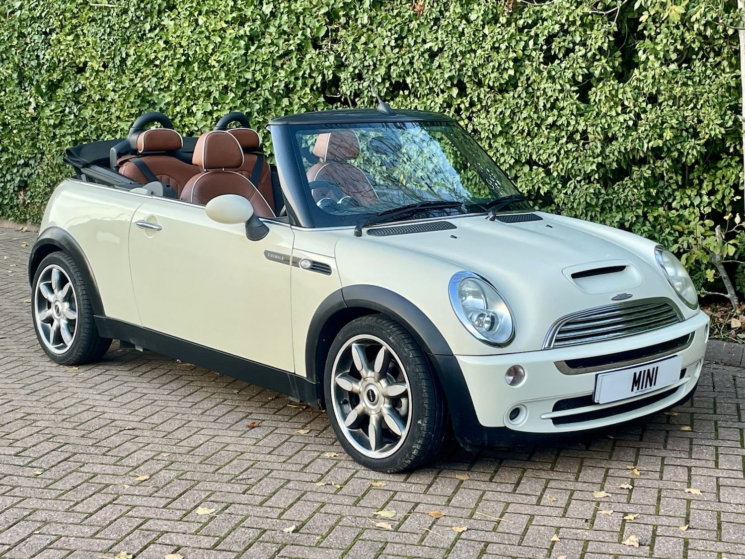 Used MINI Convertible 2007 for sale - 76718817: Photo 2