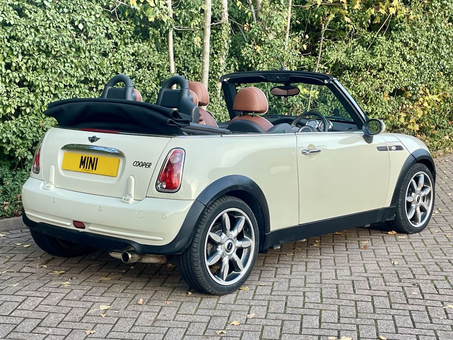 Used MINI Convertible 2007 for sale - 76718817: Photo 3