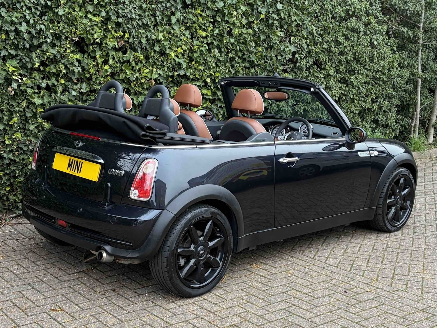 Used MINI Convertible 2008 for sale - 77745169: Photo 2