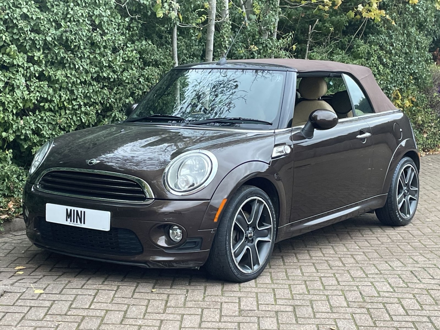 Used MINI Convertible 2009 for sale - 76722535: Photo 13