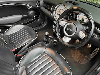 Used MINI Convertible 2010 for sale - 75555645: Photo