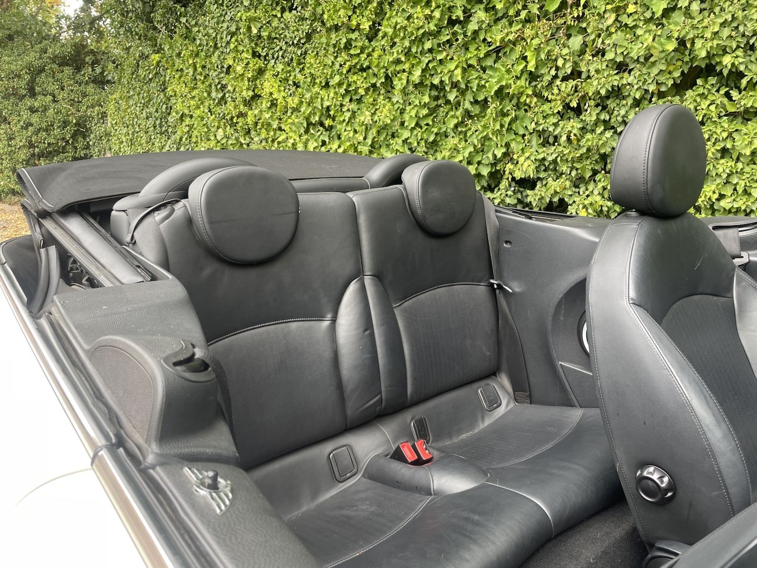 Used MINI Convertible 2010 for sale - 76375010: Photo 10