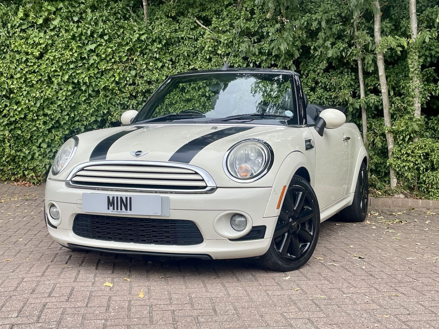 Used MINI Convertible 2010 for sale - 76375010: Photo 15