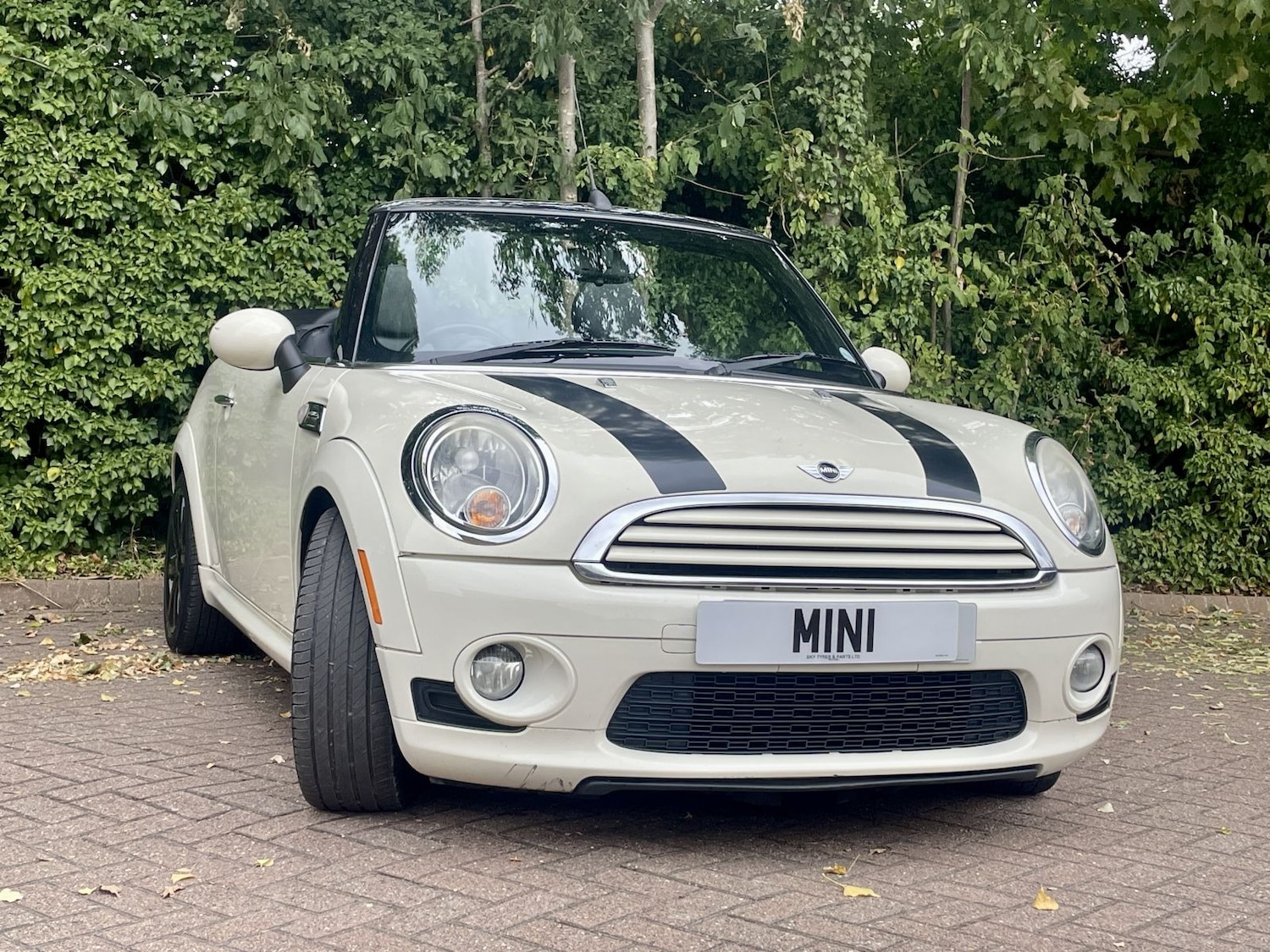 Used MINI Convertible 2010 for sale - 76375010: Photo 16